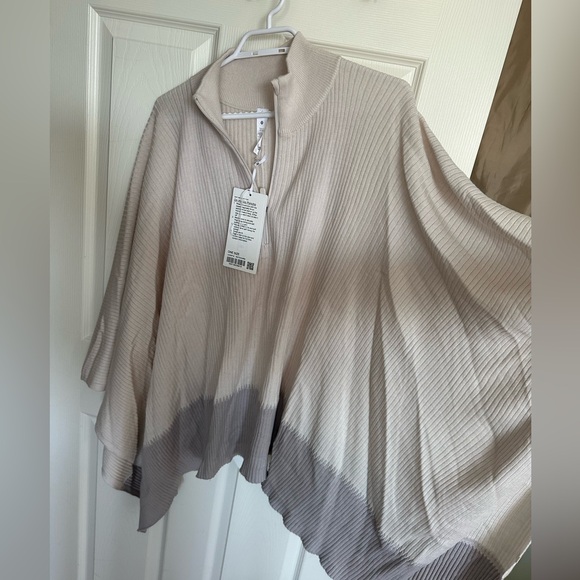 Lululemon Poncho new with tag - Picture 2 of 6